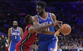 NBA atkrintamosiose – atsakomieji "76ers" ir "Mavericks" smūgiai